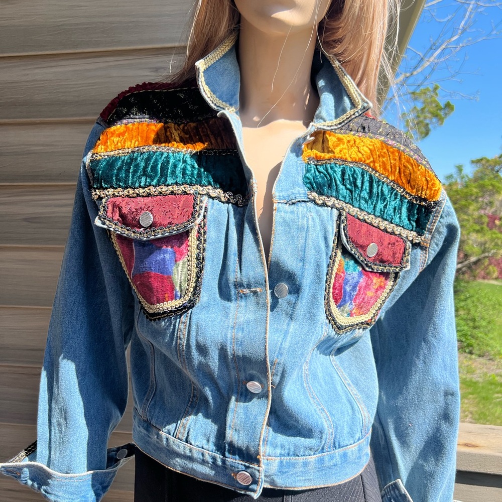 Colorful Boho Denim Jacket Embroidered Pockets. Size Large